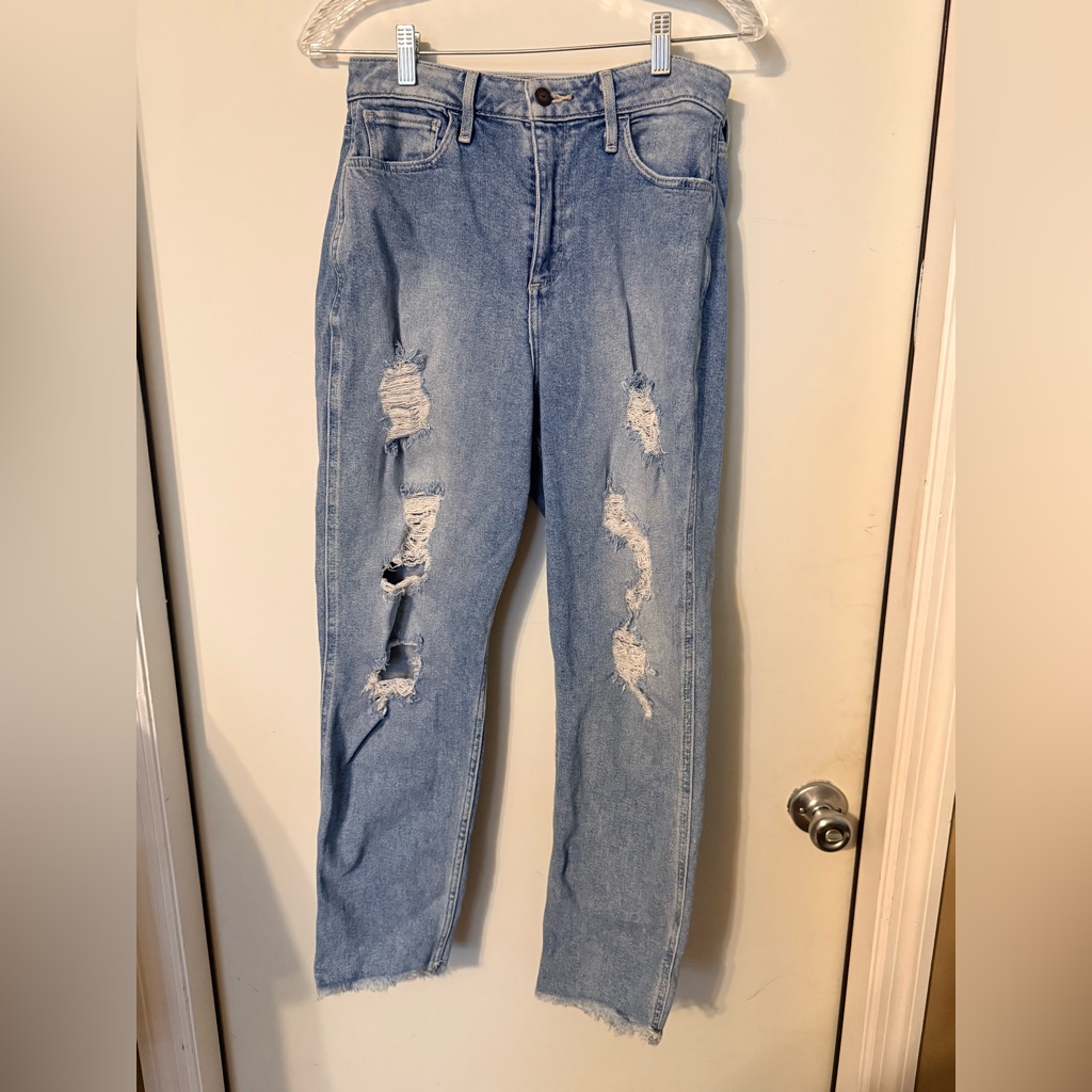 Hollister Curvy Ultra High-Rise Mom Jeans Sz 9 Distressed